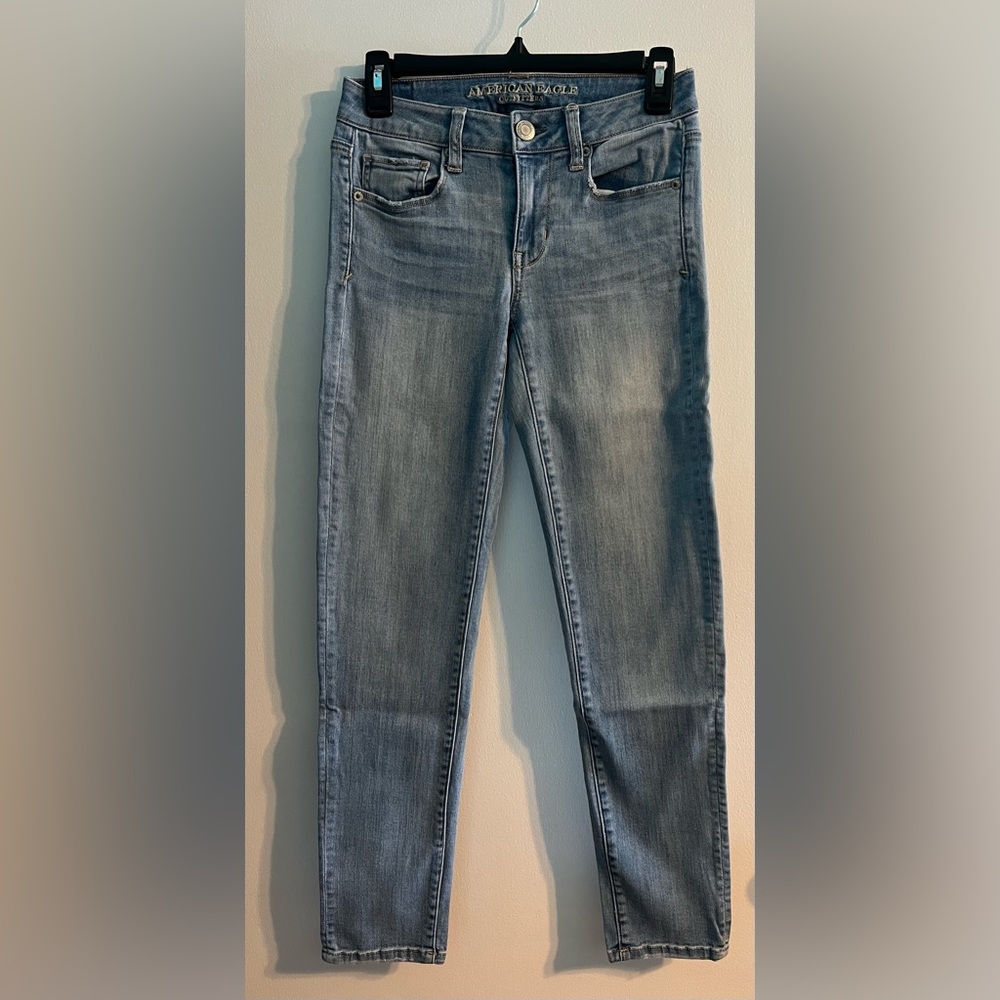 American Eagle Light Wash Low Rise Super Stretch Skinny Jeans